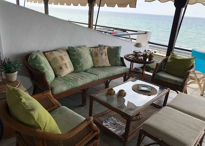 Superior, Comfortable Seaside With Amazing View Hébergement de vacances Siviri